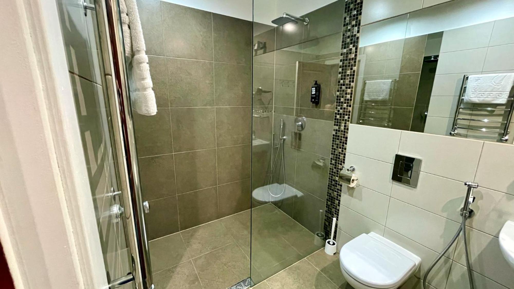 Riga Unimars Hotel Luaran gambar