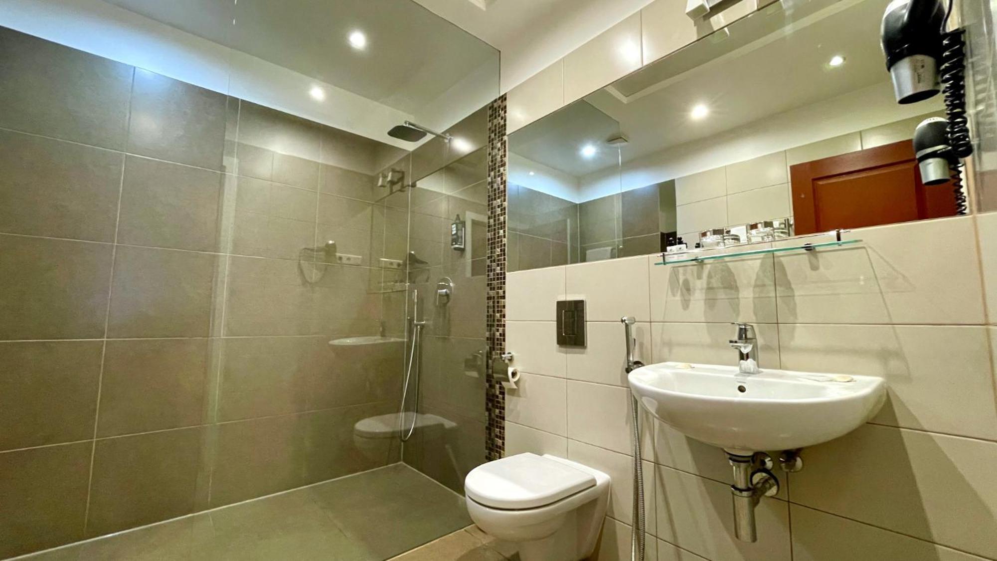 Riga Unimars Hotel Luaran gambar