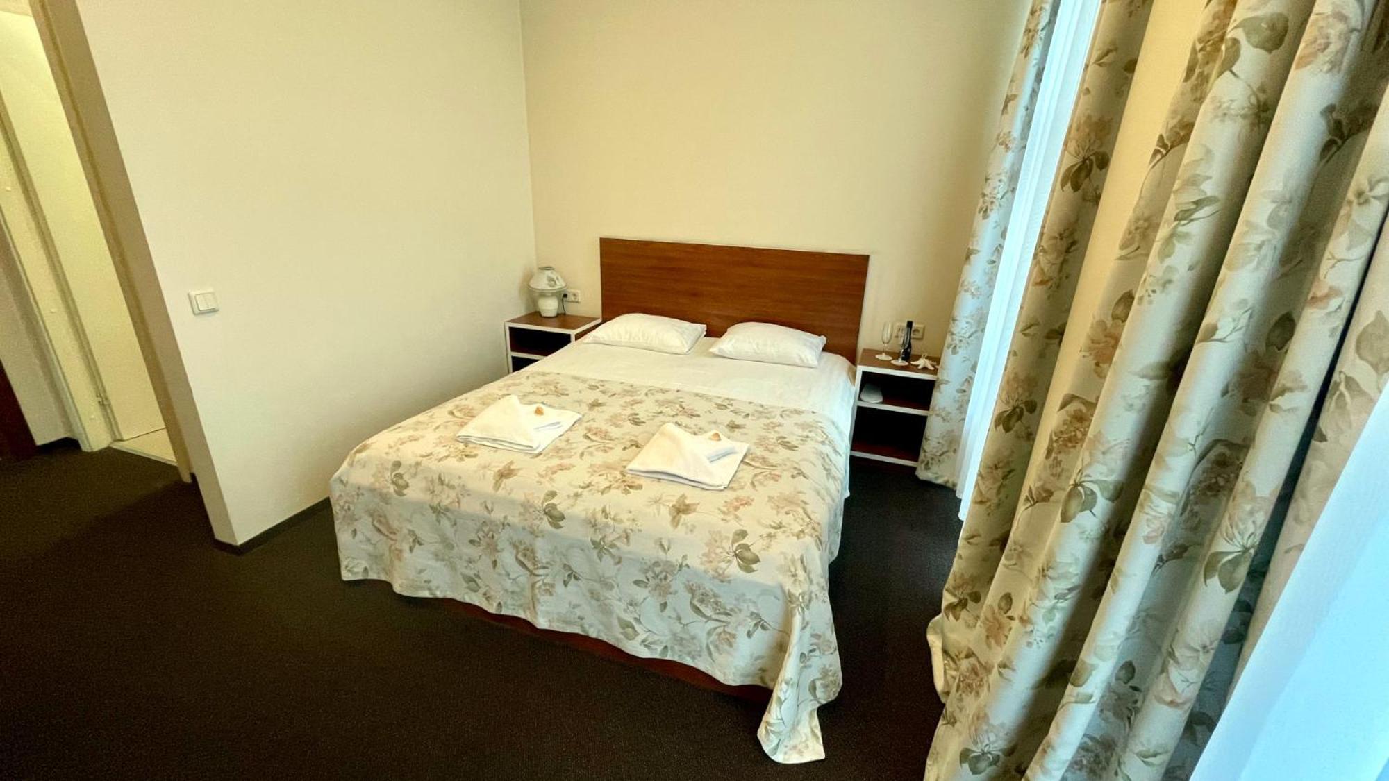 Riga Unimars Hotel Luaran gambar
