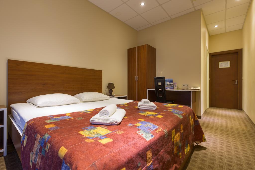 Riga Unimars Hotel Luaran gambar